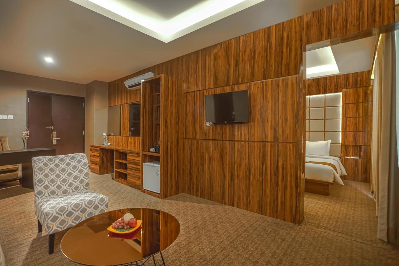 Royal Regantris Cendana Hotell Surabaya Eksteriør bilde