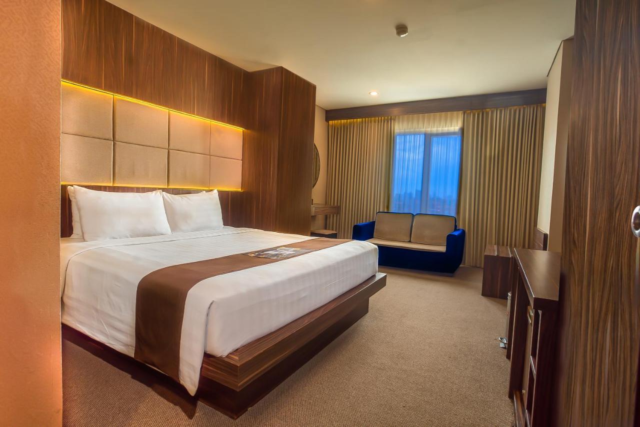 Royal Regantris Cendana Hotell Surabaya Eksteriør bilde