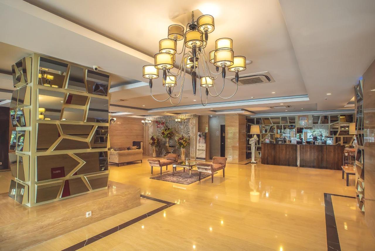 Royal Regantris Cendana Hotell Surabaya Eksteriør bilde