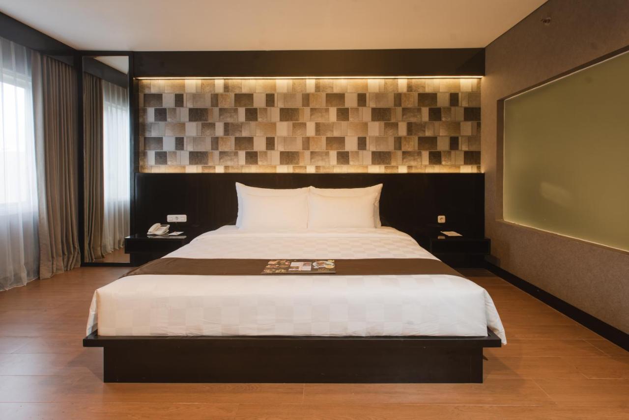 Royal Regantris Cendana Hotell Surabaya Eksteriør bilde