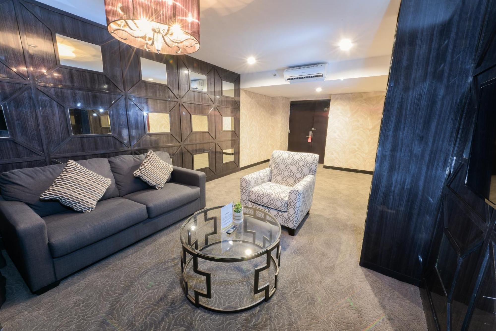 Royal Regantris Cendana Hotell Surabaya Eksteriør bilde