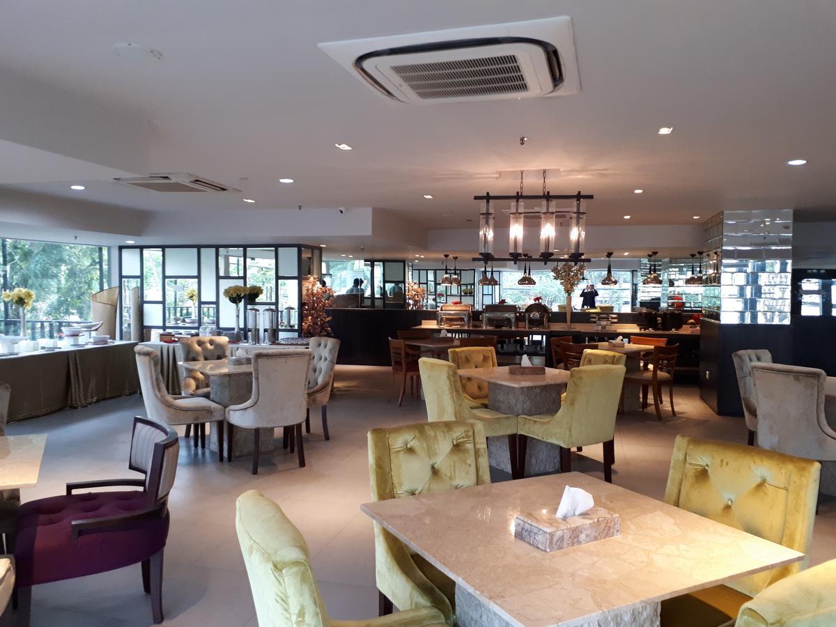 Royal Regantris Cendana Hotell Surabaya Eksteriør bilde