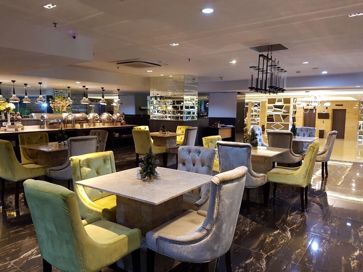 Royal Regantris Cendana Hotell Surabaya Eksteriør bilde